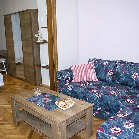 Rose Apartment *